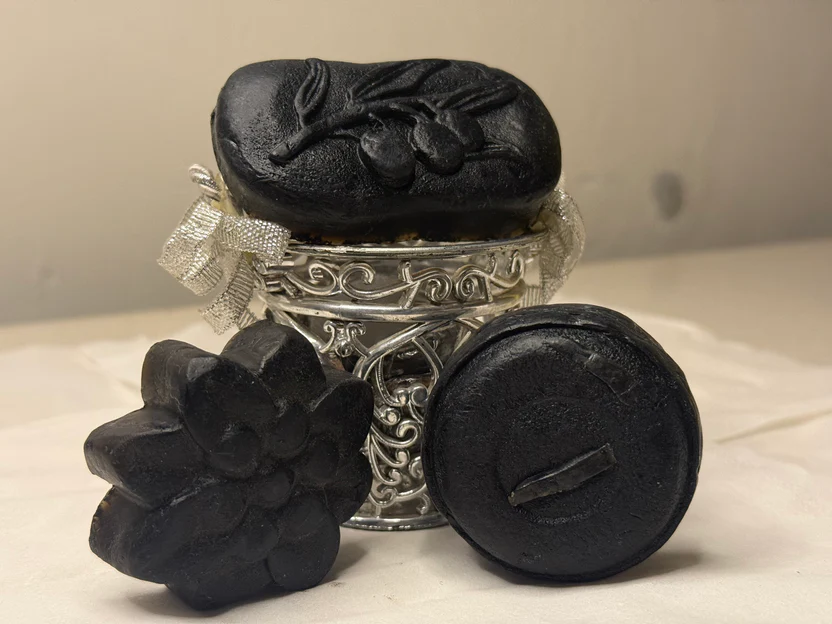 healuxe charcoal soap | top solution for deep detox & acne prevention